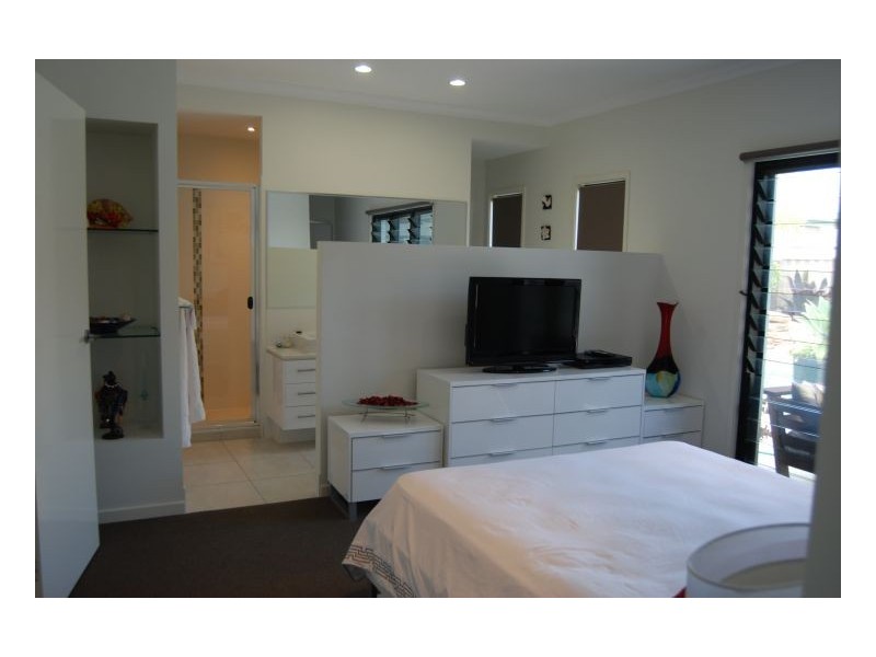 20 Iridium Dr, Hope Island QLD 4212