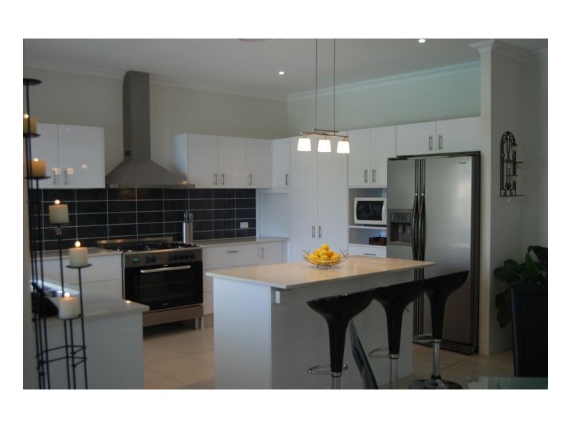 20 Iridium Dr, Hope Island QLD 4212