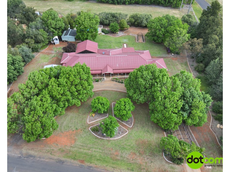 21 Waverly Drive, Dubbo NSW 2830