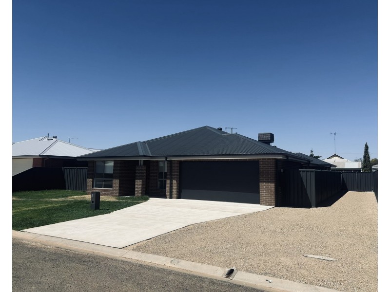 22b Lewis Crescent, Finley NSW 2713