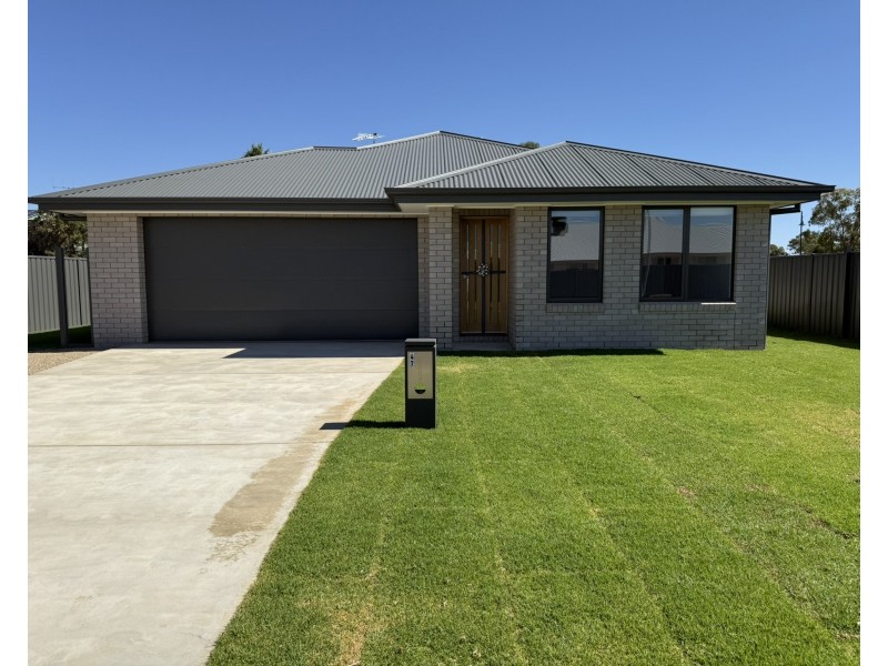 47 Lewis Crescent, Finley NSW 2713