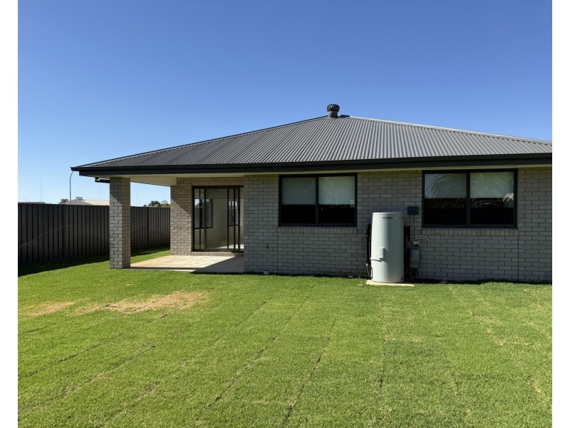 47 Lewis Crescent, Finley NSW 2713