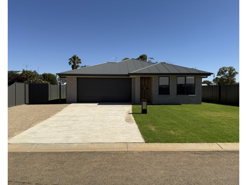 47 Lewis Crescent, Finley NSW 2713