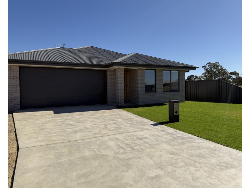 47 Lewis Crescent, Finley NSW 2713