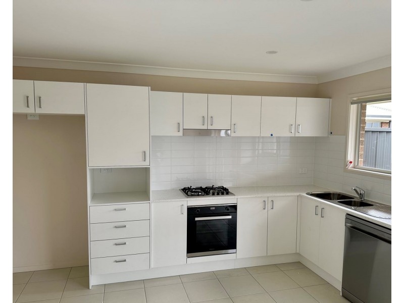 2/14 Riparian Circuit, Cessnock NSW 2325