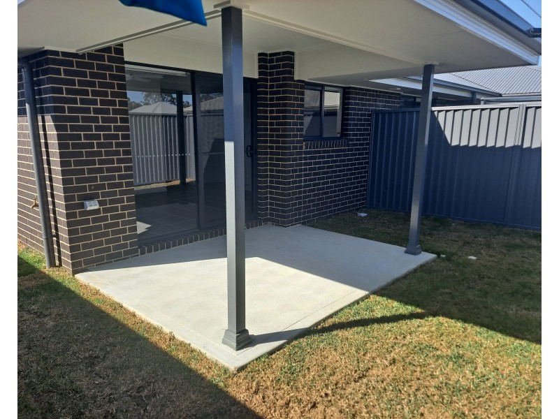 2/14 Riparian Circuit, Cessnock NSW 2325