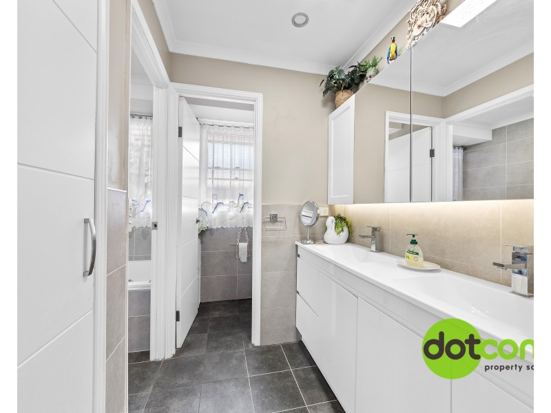 4 Darling Street, Abbotsbury NSW 2176