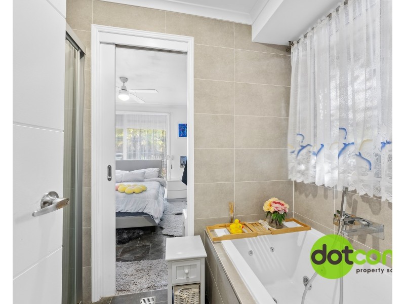 4 Darling Street, Abbotsbury NSW 2176