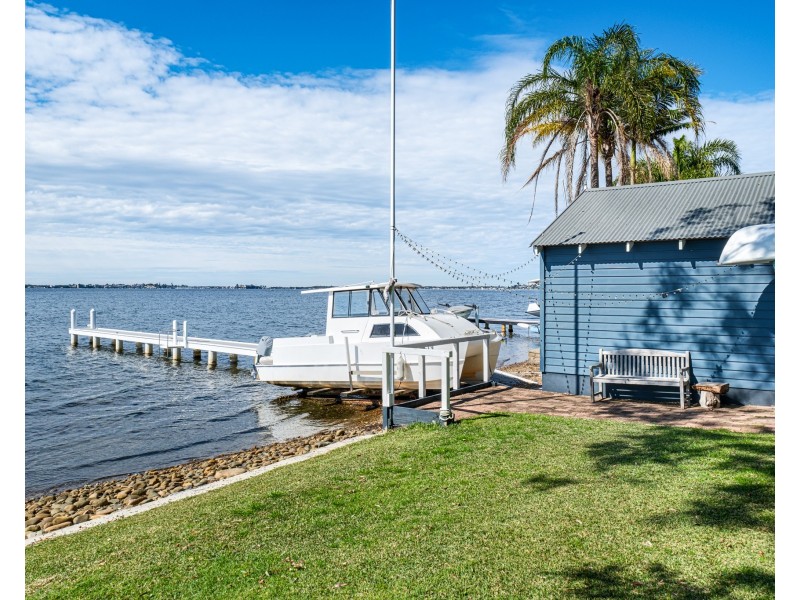 90 Skye Point Road, Coal Point NSW 2283