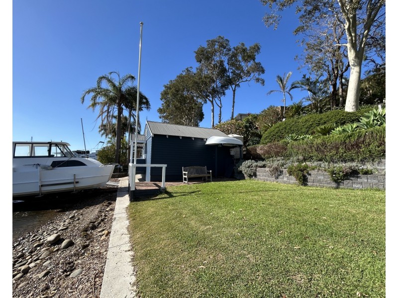 90 Skye Point Road, Coal Point NSW 2283