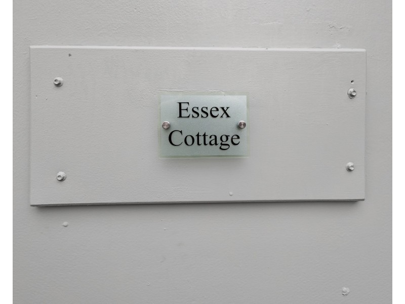1 Essex Road, Mount Austin NSW 2650