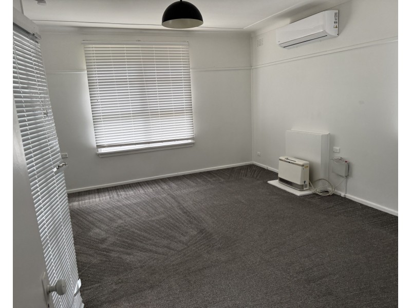 1 Essex Road, Mount Austin NSW 2650
