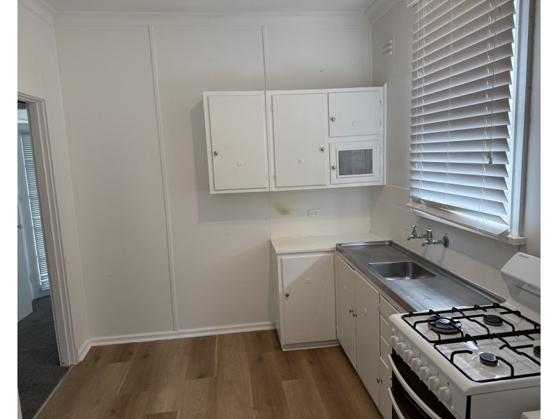 1 Essex Road, Mount Austin NSW 2650