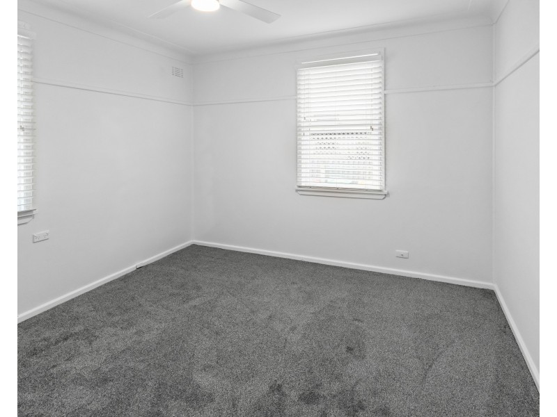 1 Essex Road, Mount Austin NSW 2650