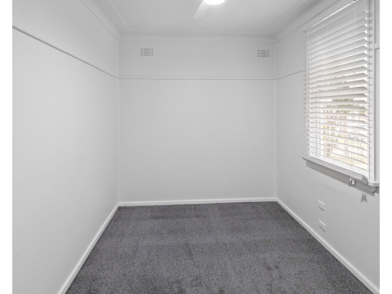 1 Essex Road, Mount Austin NSW 2650