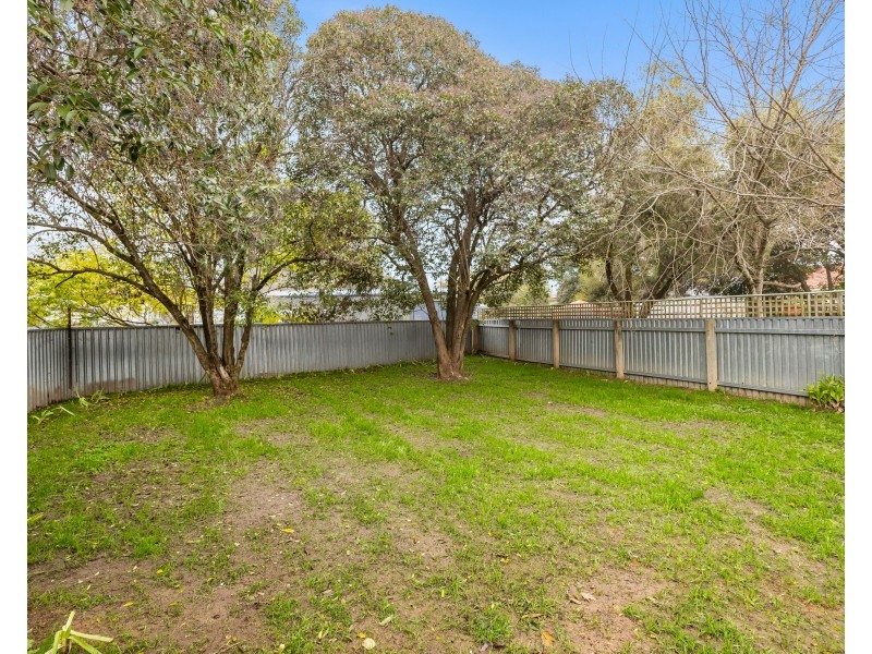 1 Essex Road, Mount Austin NSW 2650