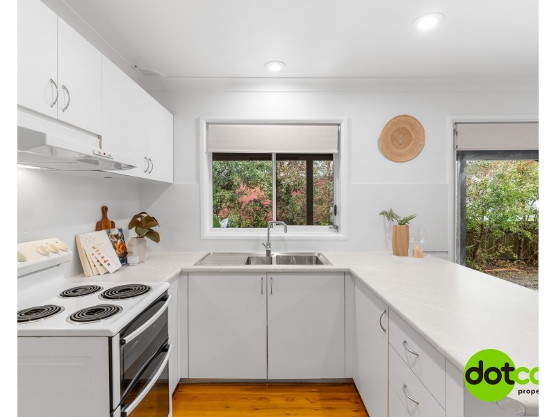 1 Lloyd Avenue, Chain Valley Bay NSW 2259