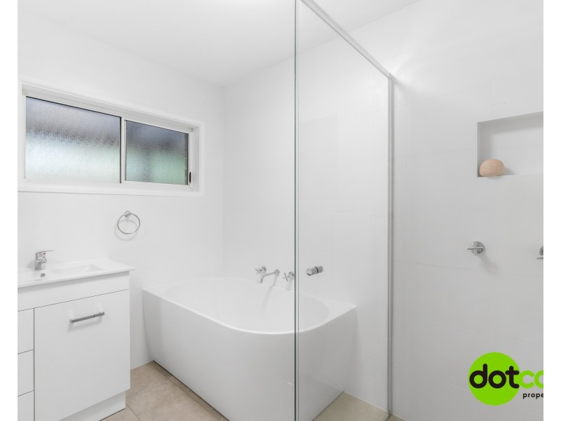 1 Lloyd Avenue, Chain Valley Bay NSW 2259