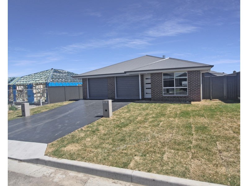 18 Wattle Street, Kootingal NSW 2352