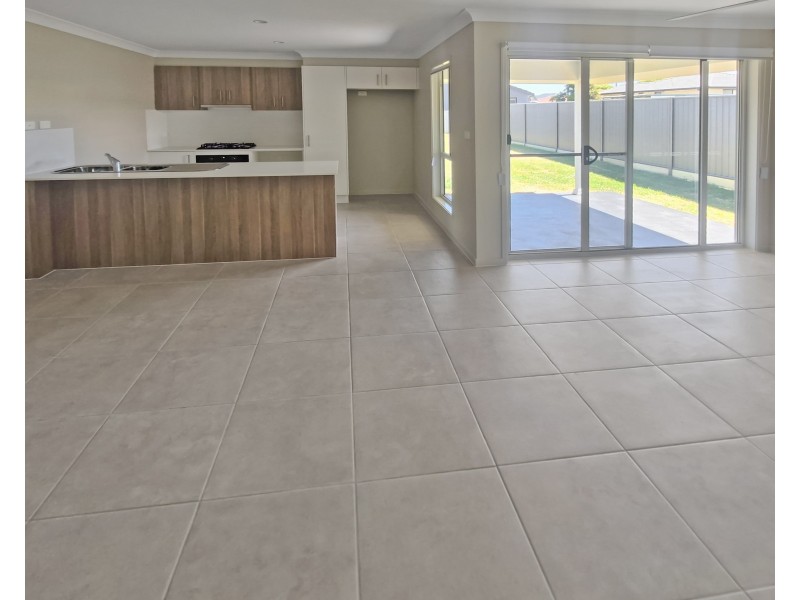 18 Wattle Street, Kootingal NSW 2352