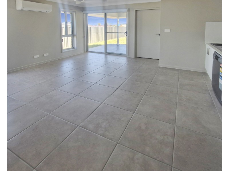 18 Wattle Street, Kootingal NSW 2352