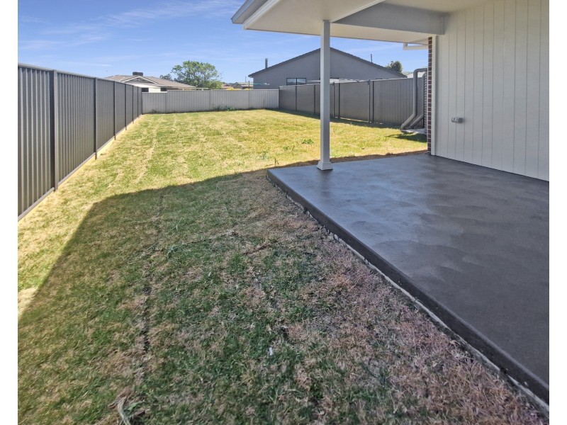 18 Wattle Street, Kootingal NSW 2352