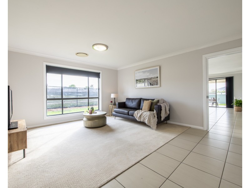 8 Ashlundie Crescent, Dubbo NSW 2830