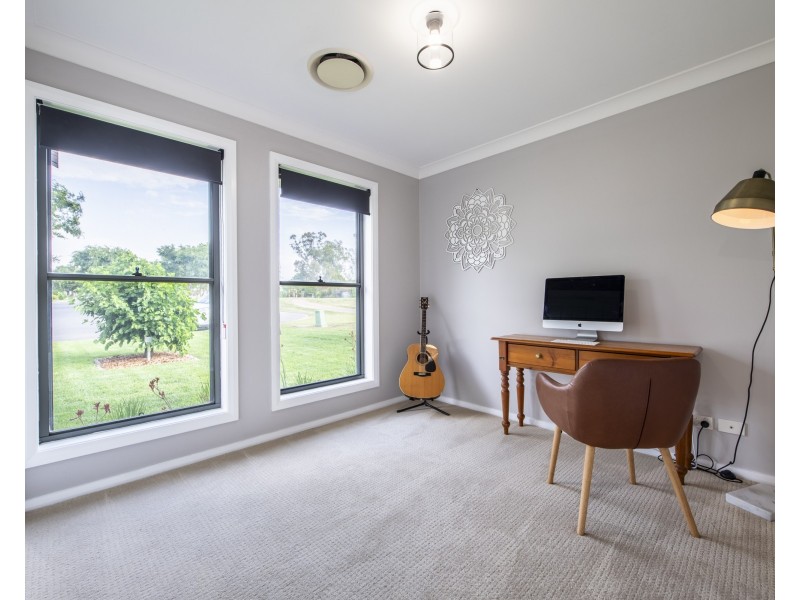 8 Ashlundie Crescent, Dubbo NSW 2830