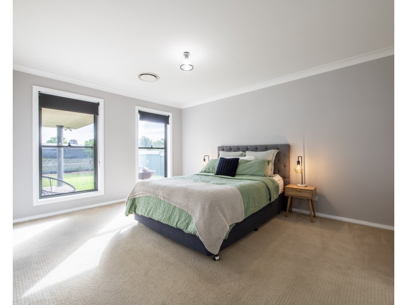 8 Ashlundie Crescent, Dubbo NSW 2830