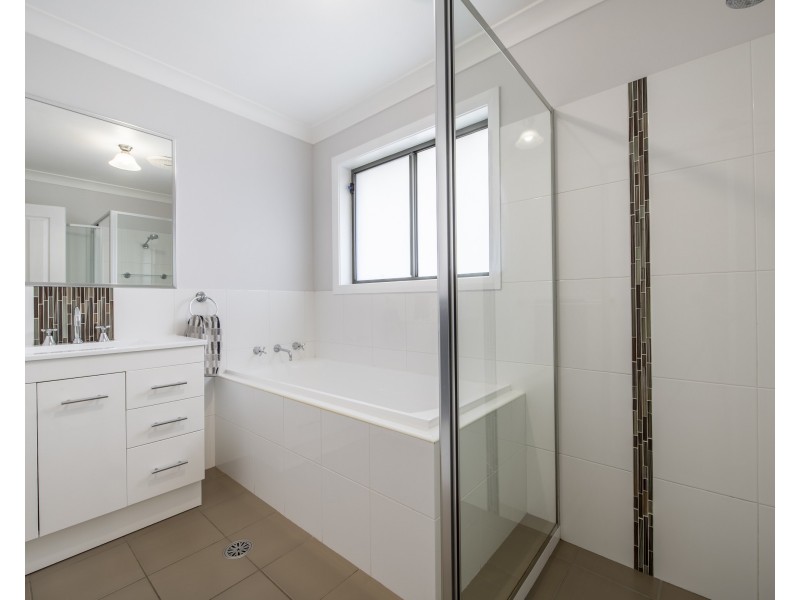 8 Ashlundie Crescent, Dubbo NSW 2830