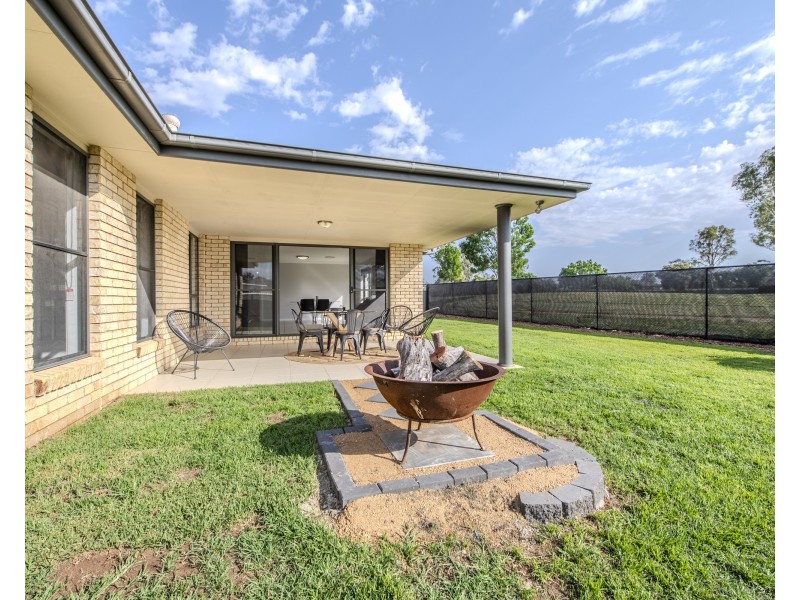 8 Ashlundie Crescent, Dubbo NSW 2830