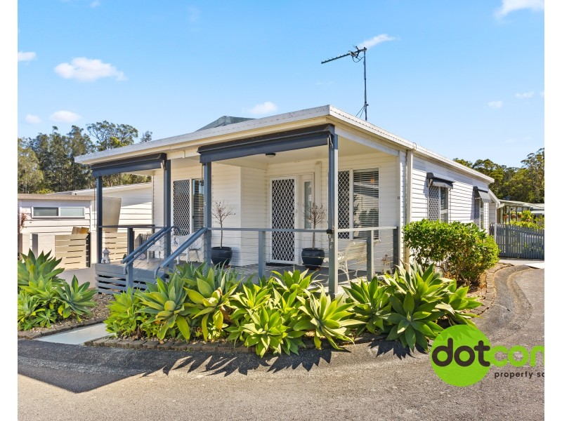 12 Sixth Avenue, Green Point NSW 2251