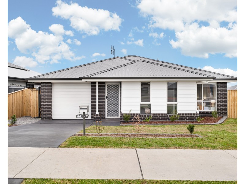 2/259 Settlers Boulevard, Chisholm NSW 2322