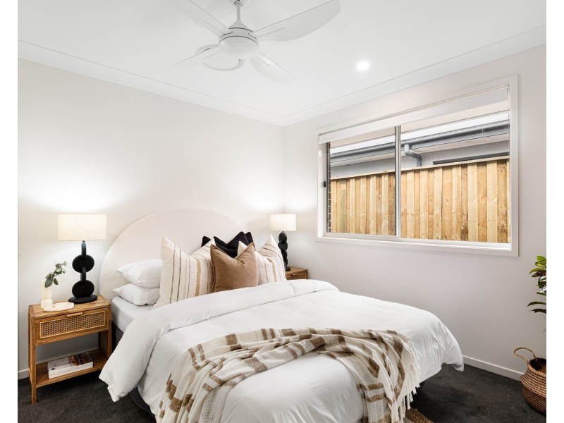 2/259 Settlers Boulevard, Chisholm NSW 2322