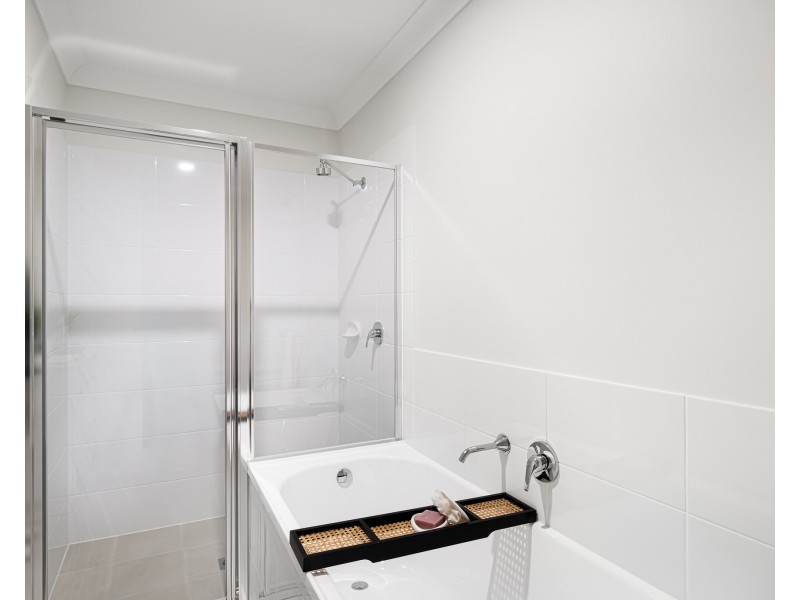 2/259 Settlers Boulevard, Chisholm NSW 2322