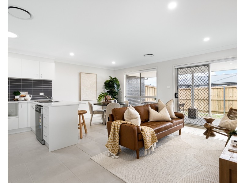 2/259 Settlers Boulevard, Chisholm NSW 2322