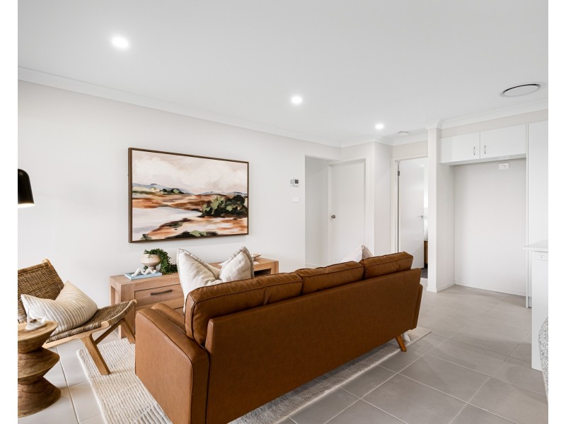 2/259 Settlers Boulevard, Chisholm NSW 2322