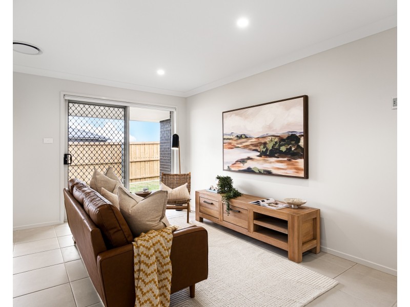 2/259 Settlers Boulevard, Chisholm NSW 2322