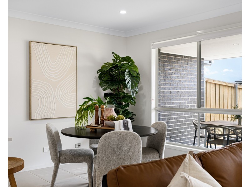 2/259 Settlers Boulevard, Chisholm NSW 2322