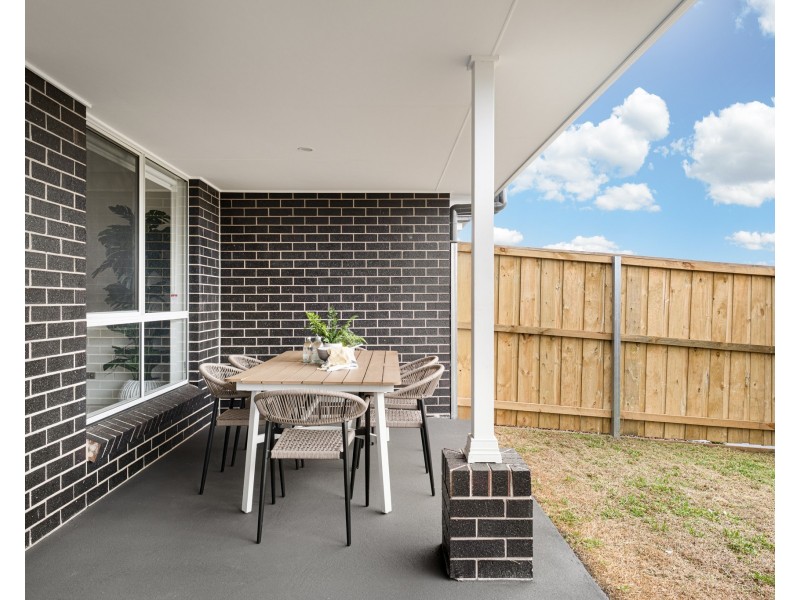 2/259 Settlers Boulevard, Chisholm NSW 2322