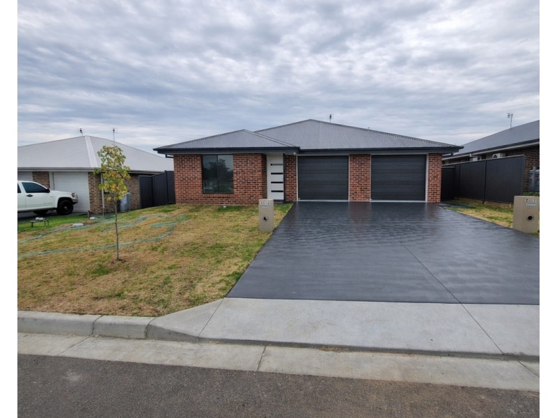 16 Wattle Street, Kootingal NSW 2352