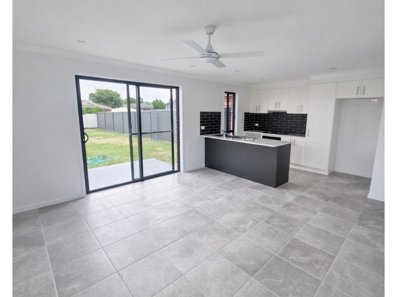 16 Wattle Street, Kootingal NSW 2352