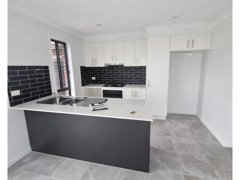 16 Wattle Street, Kootingal NSW 2352