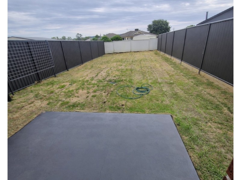 16 Wattle Street, Kootingal NSW 2352