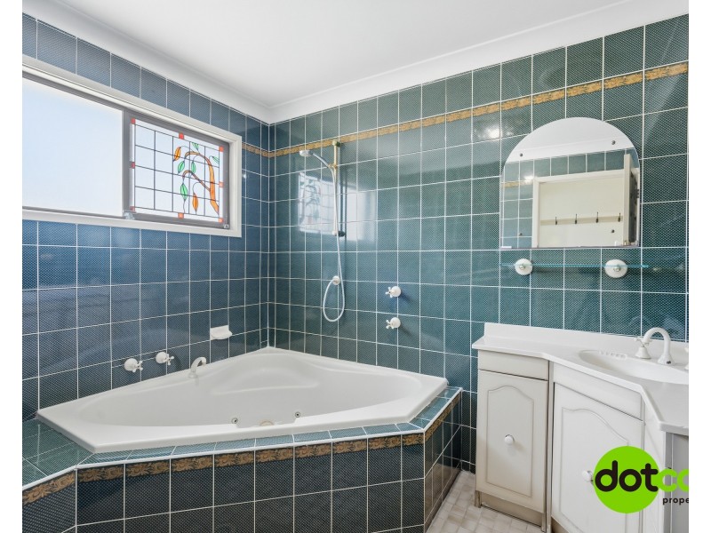 32 Parkside Drive, Charmhaven NSW 2263