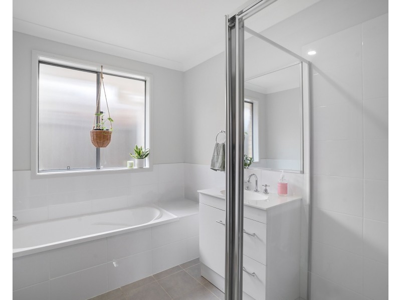 10 Cadogan Crescent, Woongarrah NSW 2259