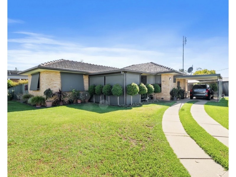 10 White Street, Finley NSW 2713