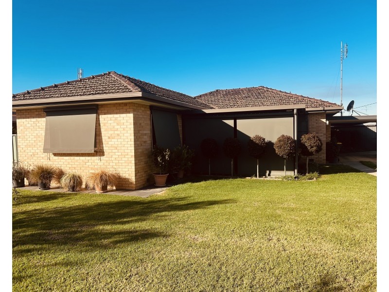 10 White Street, Finley NSW 2713