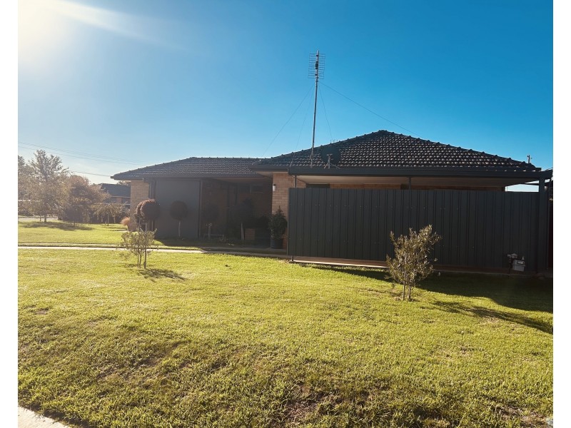 10 White Street, Finley NSW 2713
