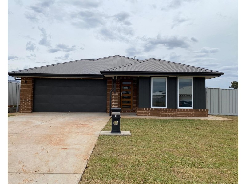 3 Hawkins Street, Temora NSW 2666